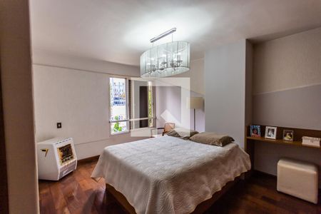 Apartamento à venda com 200m², 4 quartos e 1 vaga Apartamento à venda com 200m², 4 quartos e 1 vagaSuíte