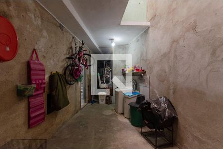 Casa à venda com m², 2 quartos e 1 vagaÁrea de Serviço