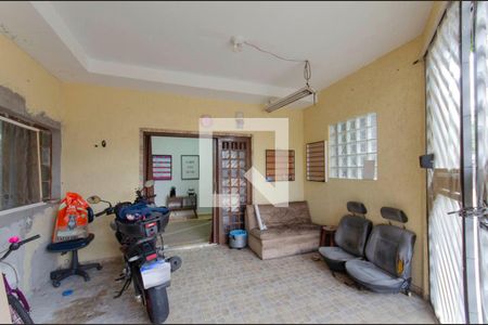 Casa à venda com m², 2 quartos e 1 vagaGaragem