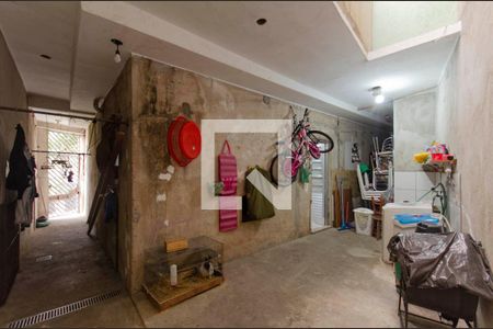 Casa à venda com m², 2 quartos e 1 vagaÁrea de Serviço