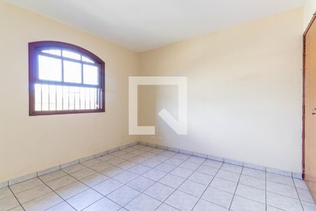 Quarto 2 de casa para alugar com 2 quartos, 110m² em Vila Emir, São Paulo