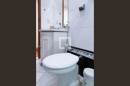 Apartamento à venda com 96m², 3 quartos e 2 vagas Apartamento à venda com 96m², 3 quartos e 2 vagasBanheiro social