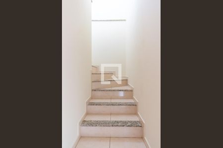 Escadas de casa à venda com 3 quartos, 150m² em Vila Palmeiras, São Paulo