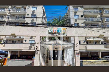 Apartamento para alugar com 64m², 2 quartos e 1 vagaFachada e portaria