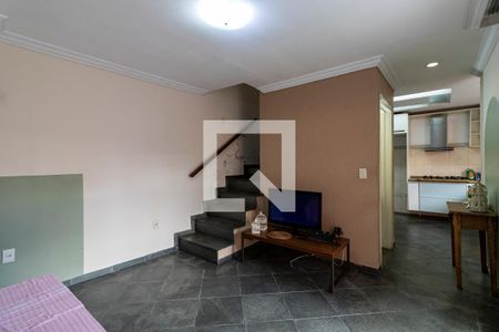 1o. Andar - Sala de casa para alugar com 2 quartos, 120m² em Vila Liviero, São Paulo