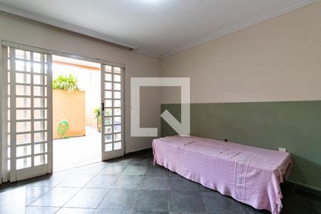 1o. Andar - Sala de casa para alugar com 2 quartos, 120m² em Vila Liviero, São Paulo