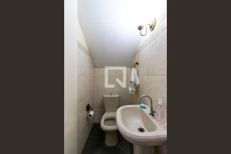 1o. Andar - Lavabo de casa para alugar com 2 quartos, 120m² em Vila Liviero, São Paulo