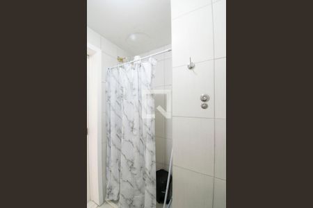 Banheiro de kitnet/studio à venda com 1 quarto, 32m² em Centro Histórico, Porto Alegre
