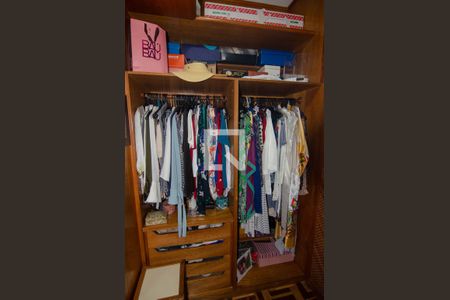 Apartamento à venda com 150m², 4 quartos e 1 vagaCloset
