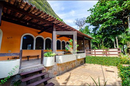 Casa à venda com 450m², 3 quartos e 4 vagasFachada