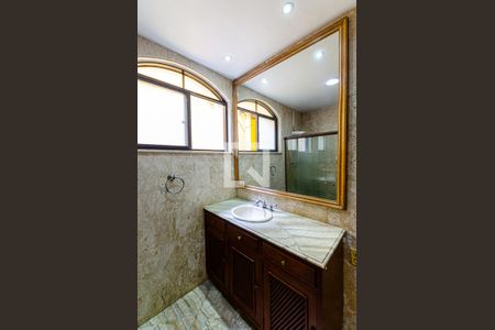 Casa à venda com 450m², 3 quartos e 4 vagasBanheiro