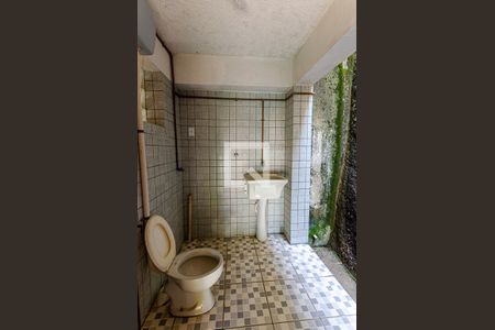 Casa à venda com 450m², 3 quartos e 4 vagasBanheiro área da piscina