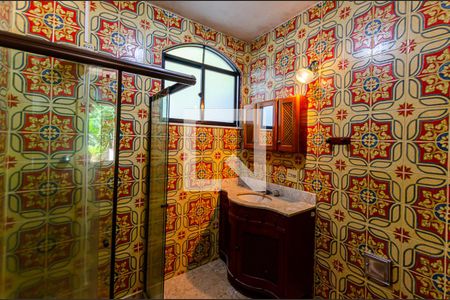 Casa à venda com 450m², 3 quartos e 4 vagasBanheiro da Suíte