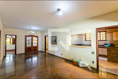 Sala intima de casa à venda com 3 quartos, 450m² em Itaquatiara, Niterói
