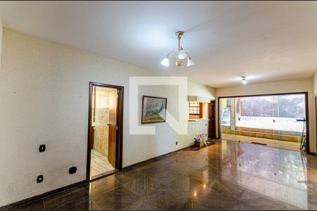 Sala intima de casa à venda com 3 quartos, 450m² em Itaquatiara, Niterói