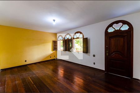 Sala de casa à venda com 3 quartos, 450m² em Itaquatiara, Niterói