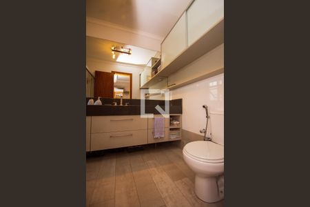 Casa à venda com 230m², 3 quartos e 4 vagasBanheiro da Suíte