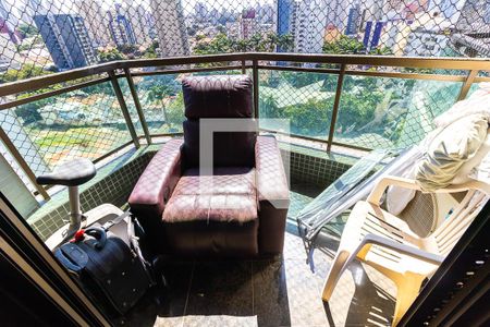 Apartamento à venda com 220m², 3 quartos e 4 vagasSacada da suíte