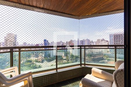 Apartamento à venda com 220m², 3 quartos e 4 vagasSacada do quarto 3