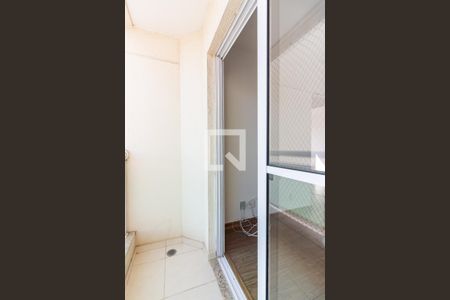 Varanda  de apartamento à venda com 2 quartos, 51m² em Km 18, Osasco