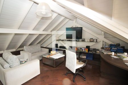 Casa à venda com 1000m², 4 quartos e 8 vagas Casa à venda com 1000m², 4 quartos e 8 vagasEscritório