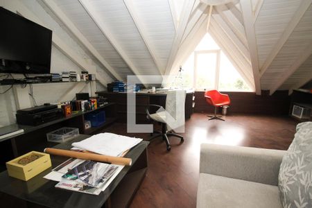 Casa à venda com 1000m², 4 quartos e 8 vagas Casa à venda com 1000m², 4 quartos e 8 vagasEscritório