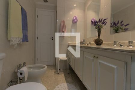 Apartamento à venda com 160m², 4 quartos e 3 vagasBanheiro da Suíte 1