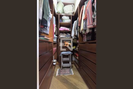 Apartamento à venda com 160m², 4 quartos e 3 vagasCloset