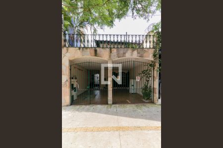 Casa para alugar com 300m², 4 quartos e 2 vagas Casa para alugar com 300m², 4 quartos e 2 vagasFachada