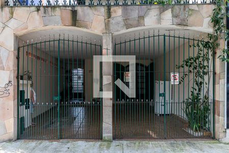 Casa para alugar com 300m², 4 quartos e 2 vagas Casa para alugar com 300m², 4 quartos e 2 vagasFachada