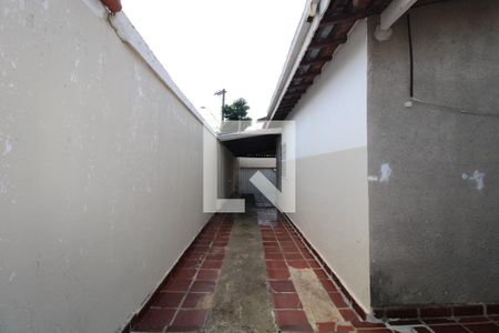 Casa à venda com 176m², 3 quartos e 3 vagasCorredor externo
