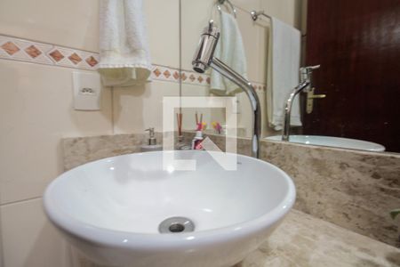 Casa à venda com 200m², 3 quartos e 2 vagas Casa à venda com 200m², 3 quartos e 2 vagasBanheiro Suíte