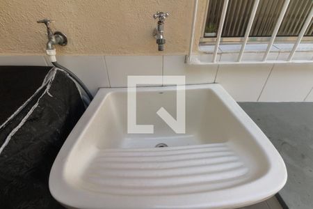 Casa à venda com 200m², 3 quartos e 2 vagas Casa à venda com 200m², 3 quartos e 2 vagasÁrea de serviço