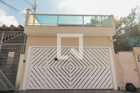 Casa à venda com 200m², 3 quartos e 2 vagas Casa à venda com 200m², 3 quartos e 2 vagasFachada