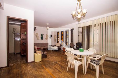 Sala de casa para alugar com 4 quartos, 328m² em Cavalhada, Porto Alegre