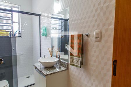 Casa à venda com 240m², 2 quartos e 2 vagasBanheiro