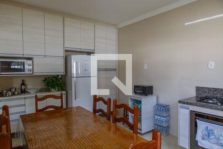 Casa à venda com 240m², 2 quartos e 2 vagasCozinha