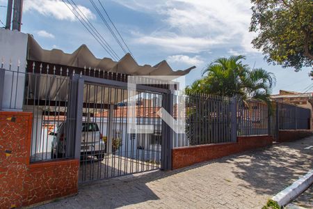 Casa à venda com 240m², 2 quartos e 2 vagasFachada