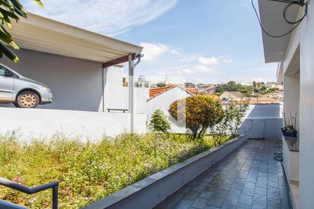 Casa à venda com 240m², 2 quartos e 2 vagasQuintal