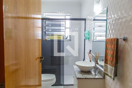 Casa à venda com 240m², 2 quartos e 2 vagasBanheiro