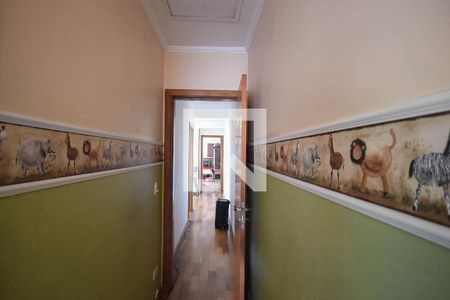 Casa à venda com 175m², 3 quartos e 2 vagasCorredor da suíte 2