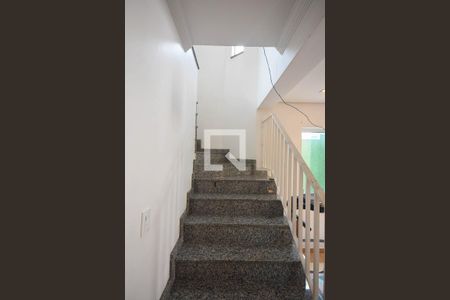 Escada de casa para alugar com 3 quartos, 175m² em Vila Sonia, São Paulo