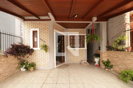 Casa à venda com 140m², 2 quartos e 2 vagas Casa à venda com 140m², 2 quartos e 2 vagasEntrada