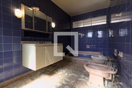 Casa à venda com 240m², 2 quartos e 3 vagas Casa à venda com 240m², 2 quartos e 3 vagasBanheiro