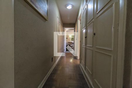 Casa à venda com 240m², 2 quartos e 3 vagas Casa à venda com 240m², 2 quartos e 3 vagasCorredor