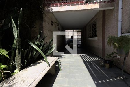 Casa à venda com 240m², 2 quartos e 3 vagas Casa à venda com 240m², 2 quartos e 3 vagasQuintal