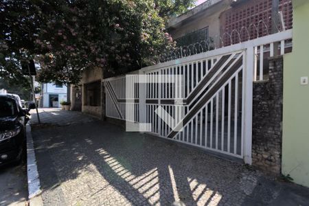 Casa à venda com 240m², 2 quartos e 3 vagas Casa à venda com 240m², 2 quartos e 3 vagasFachada