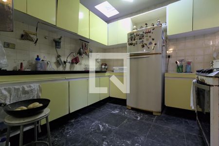 Casa à venda com 240m², 2 quartos e 3 vagas Casa à venda com 240m², 2 quartos e 3 vagasCozinha