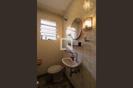 Casa à venda com 240m², 2 quartos e 3 vagas Casa à venda com 240m², 2 quartos e 3 vagasLavabo