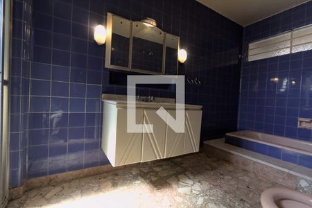 Casa à venda com 240m², 2 quartos e 3 vagas Casa à venda com 240m², 2 quartos e 3 vagasBanheiro